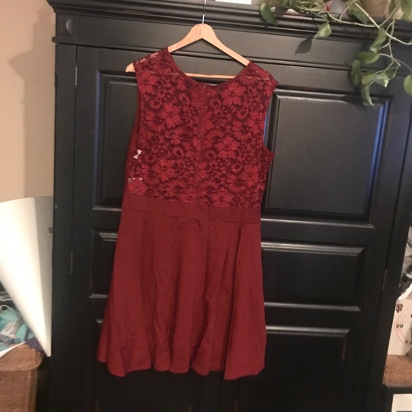 Red Heloise Fashion dress - Picture 3 of 3